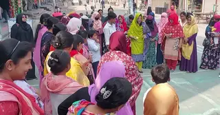 ভোটের মাঠে মানিকগঞ্জের নারীরা; নতুন বাংলাদেশের প্রত্যাশা